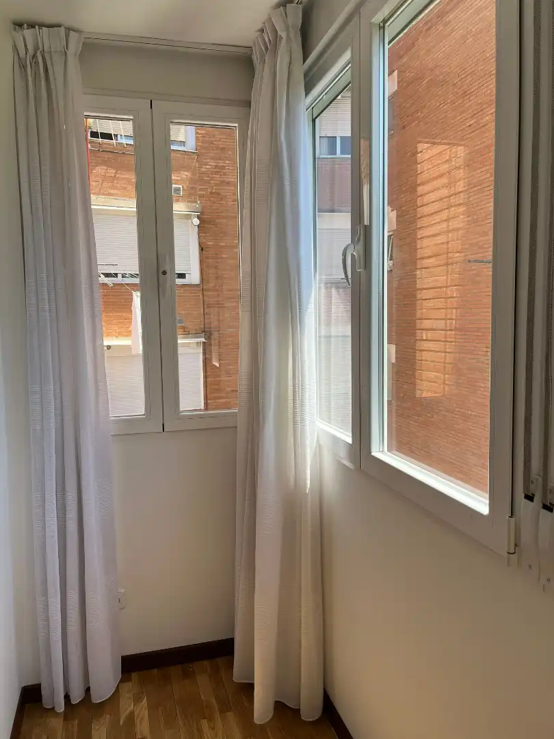 Dormitori de Pis de lloguer en Madrid amb Aire condicionat, Calefacció i Microones