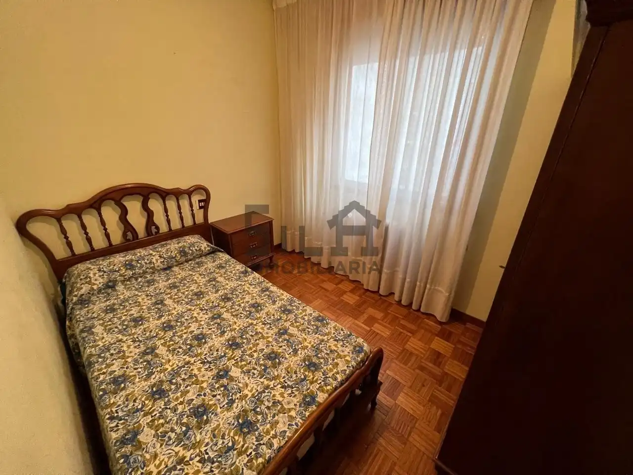 Schlafzimmer von Wohnung zur Miete in Ourense Capital  mit Heizung, Parkett und Möbliert