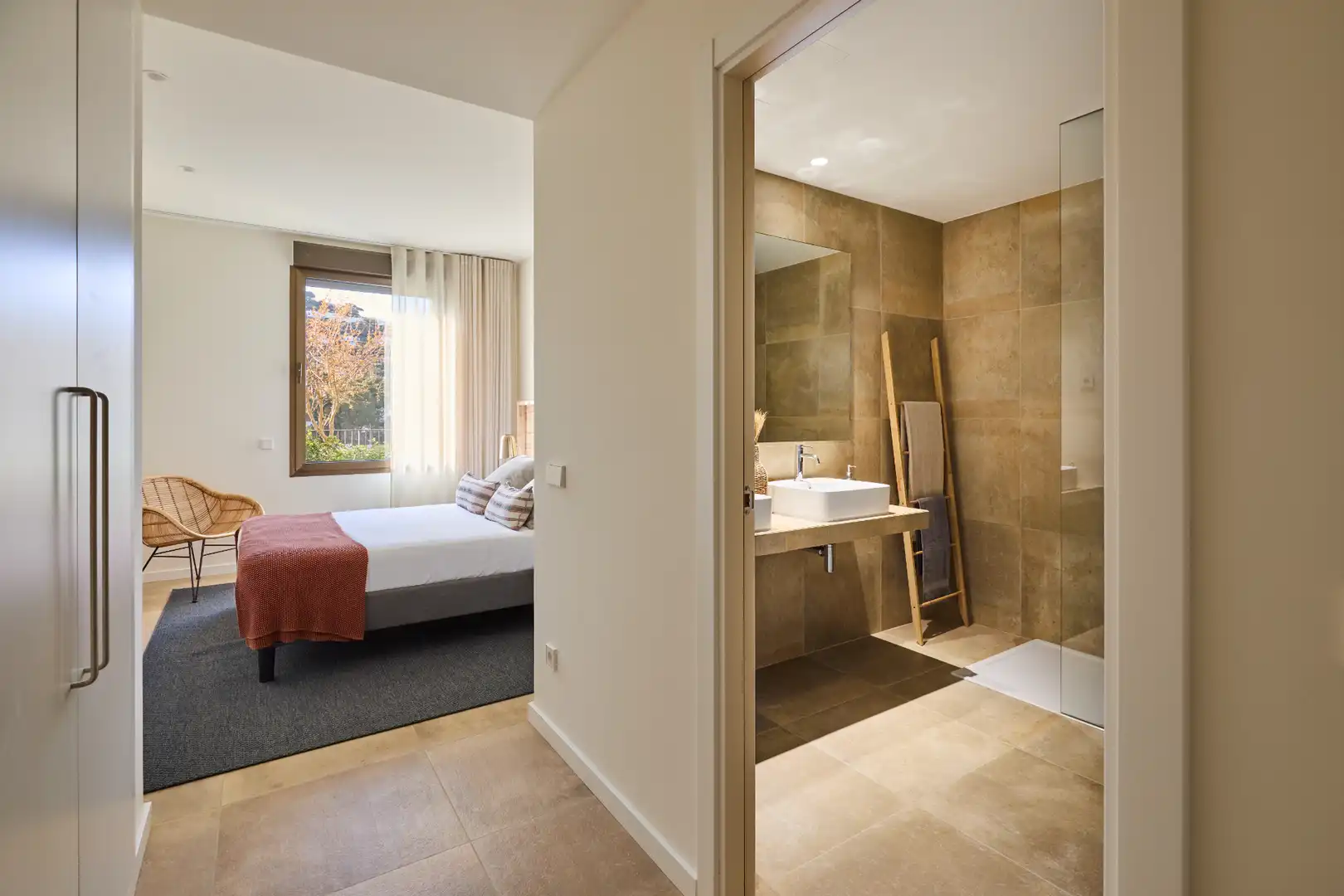 Schlafzimmer von Wohnung zum Verkauf in Begur mit Klimaanlage, Heizung und Privatgarten