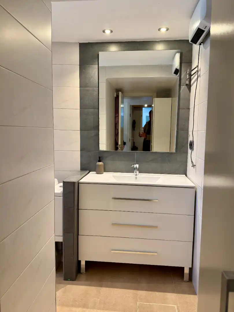Baño de Casa adosada en venta en Barcelona con Aire acondicionado, Calefacción y Jardín privado