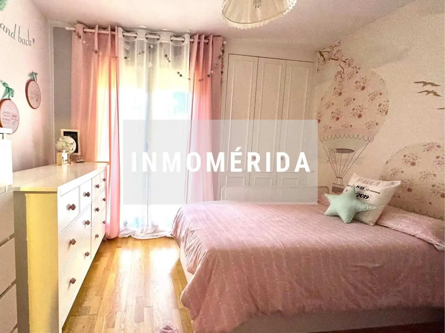 Habitación de Casa adosada en venta en Mérida con Aire acondicionado, Calefacción y Jardín privado