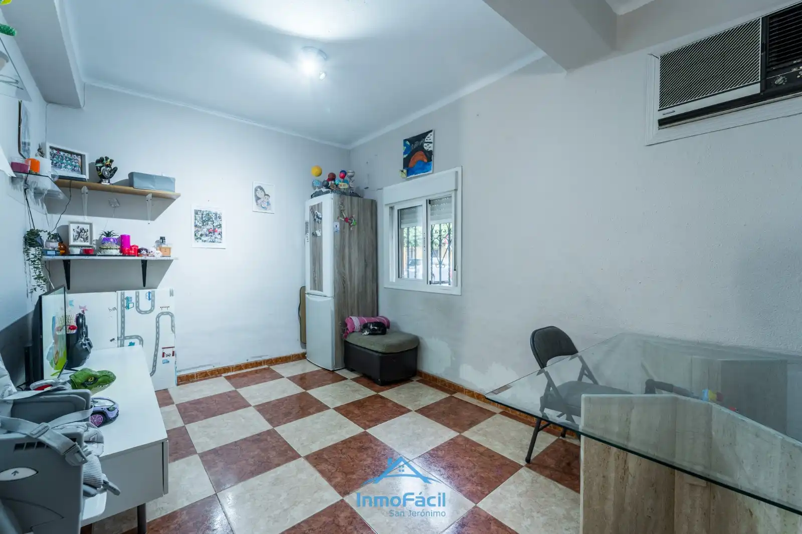 Flat for sale in Sevilla  with Air Conditioner and Furnished