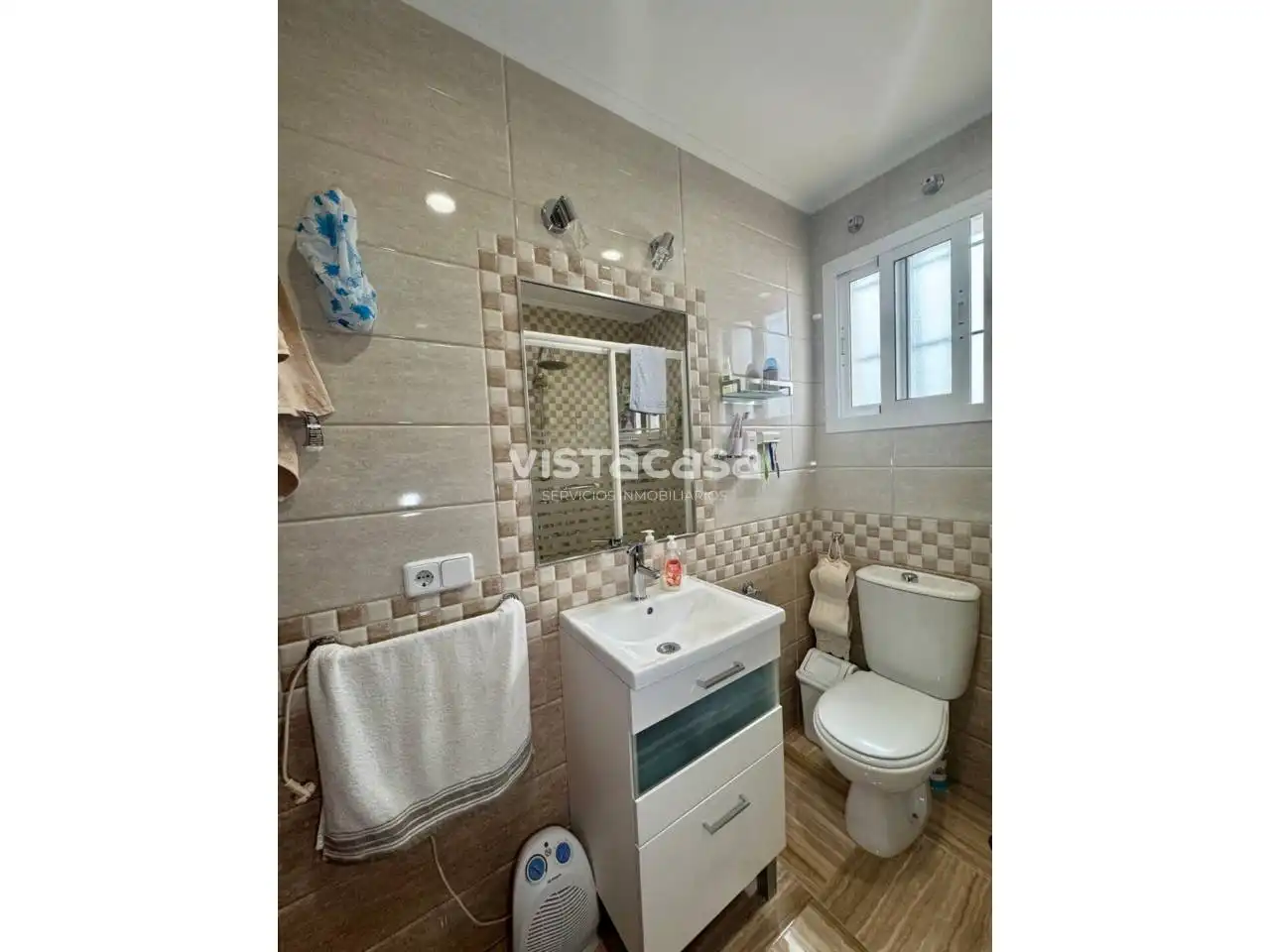 Bathroom of Houses for sale in Sevilla  with Air Conditioner, Heating and Terrace