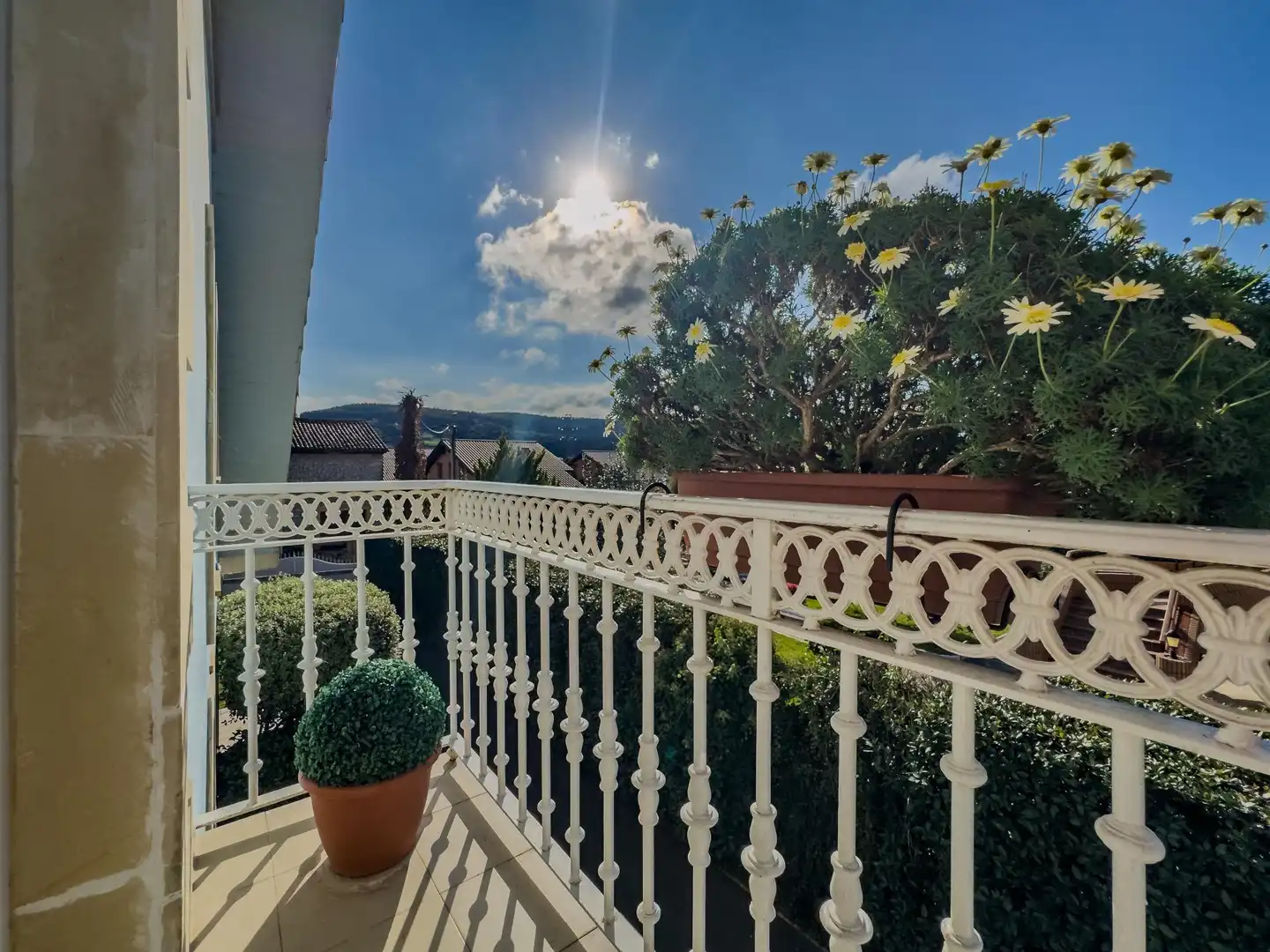 Terrassa de Casa o xalet en venda en Camargo amb Calefacció, Jardí privat i Piscina