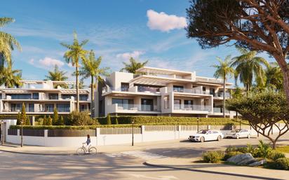 Vista exterior de Apartament en venda en Estepona amb Jardí privat, Terrassa i Piscina