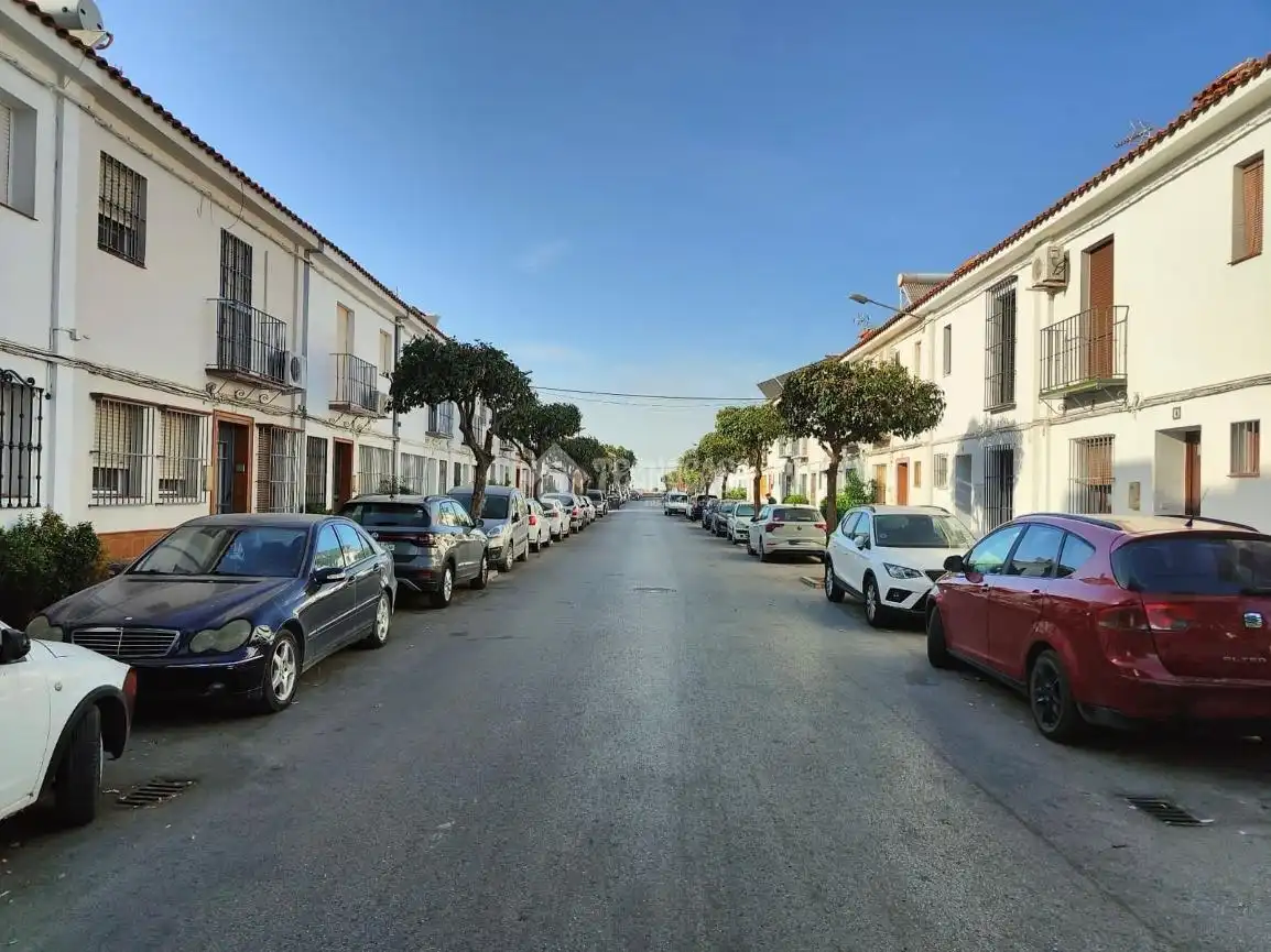 Casa pareada con terraza en venta en Los Palacios y Villafranca
