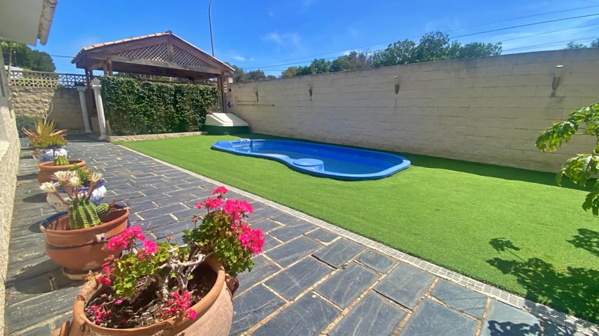 Piscina de Casa o xalet en venda en El Campello amb Aire condicionat, Calefacció i Jardí privat