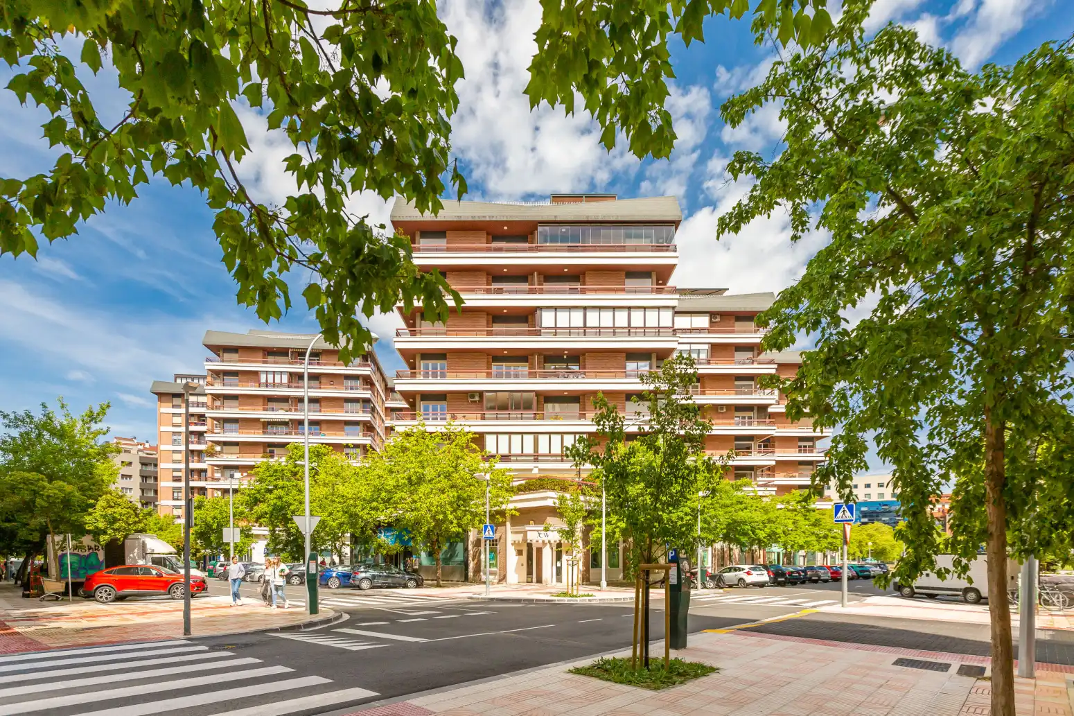 Außenansicht von Wohnung zum Verkauf in  Pamplona / Iruña mit Heizung, Privatgarten und Parkett