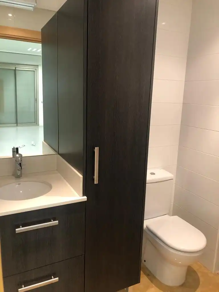 Badezimmer von Büro zur Miete in Mataró mit Klimaanlage, Heizung und Terrasse