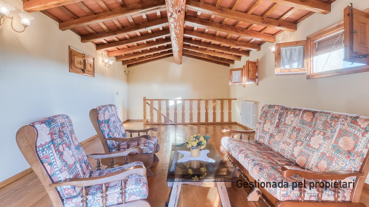 Sala d'estar de Finca rústica en venda en Vilobí d'Onyar amb Jardí privat