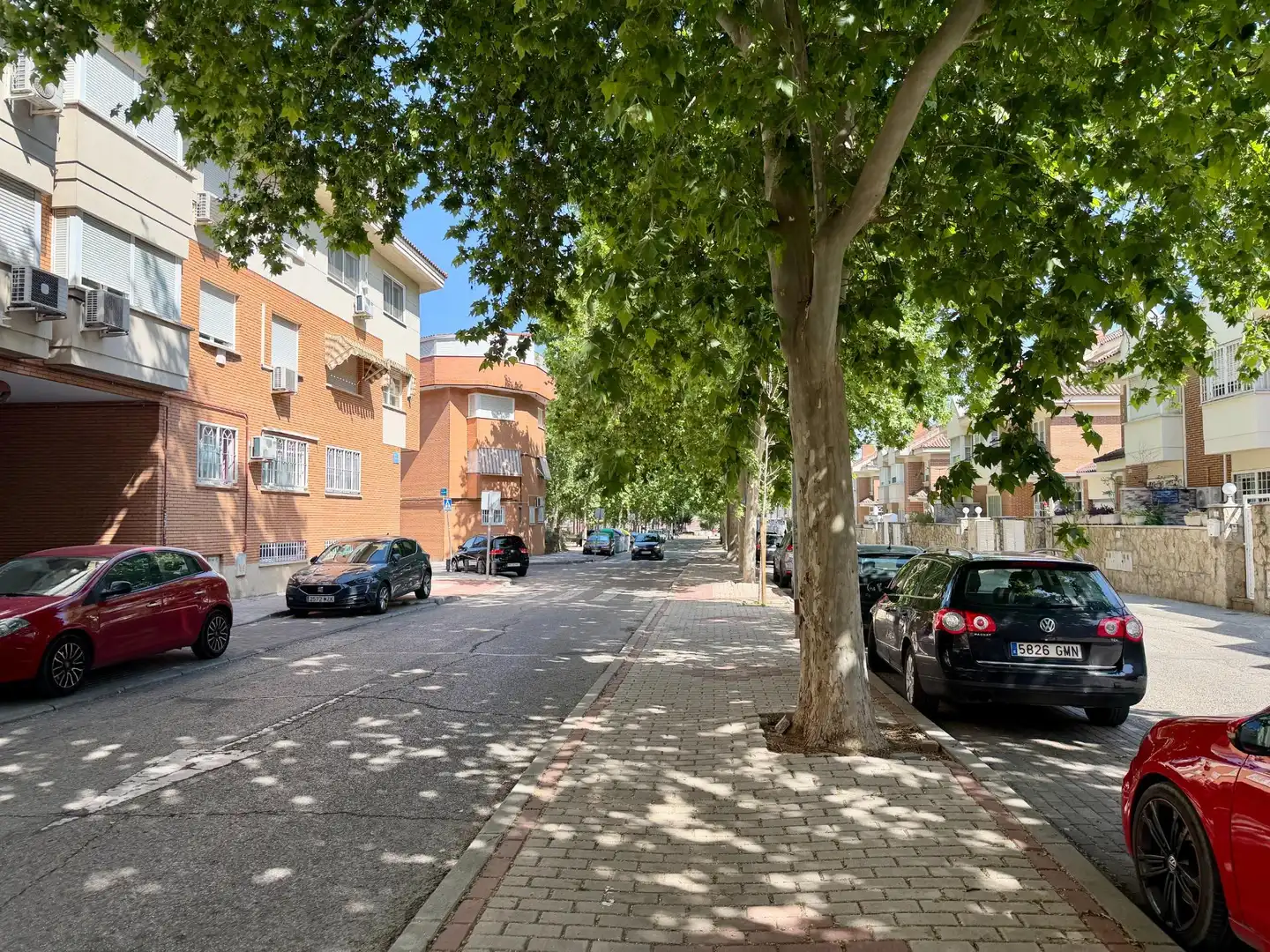 Vista exterior de Casa adosada en venda en Leganés amb Calefacció, Jardí privat i Traster