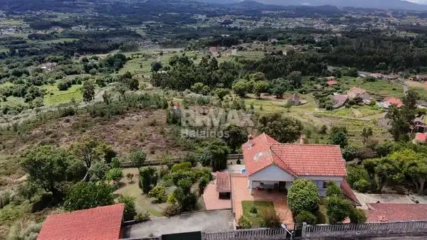 Casa o xalet en venda en As Neves   amb Calefacció, Jardí privat i Parquet