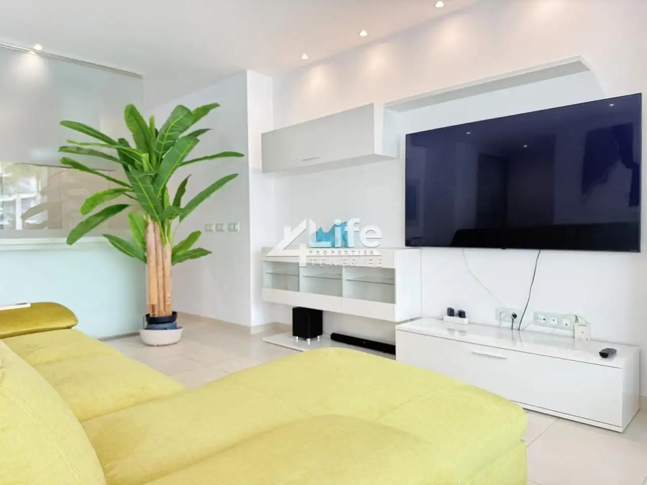 Sala de estar de Apartamento de alquiler en Arona con Aire acondicionado, Terraza y Piscina