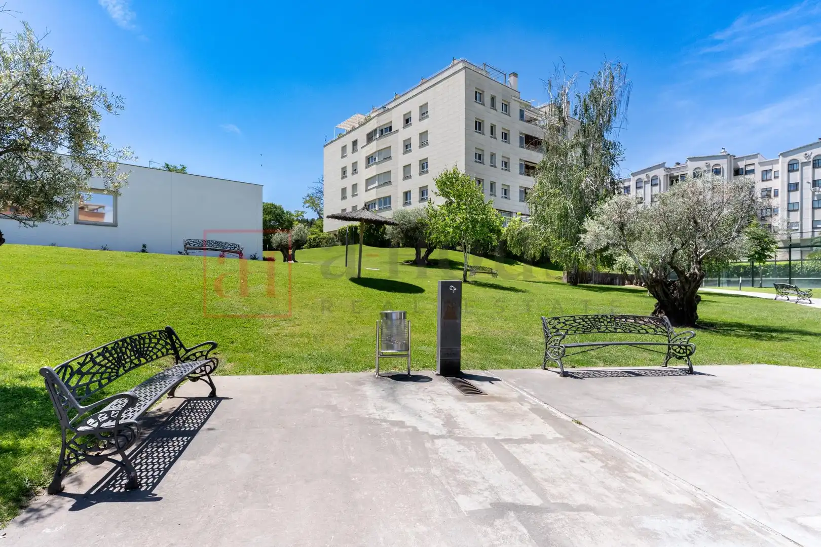 Parkplatz von Wohnung zum Verkauf in Madrid mit Klimaanlage, Heizung und Privatgarten