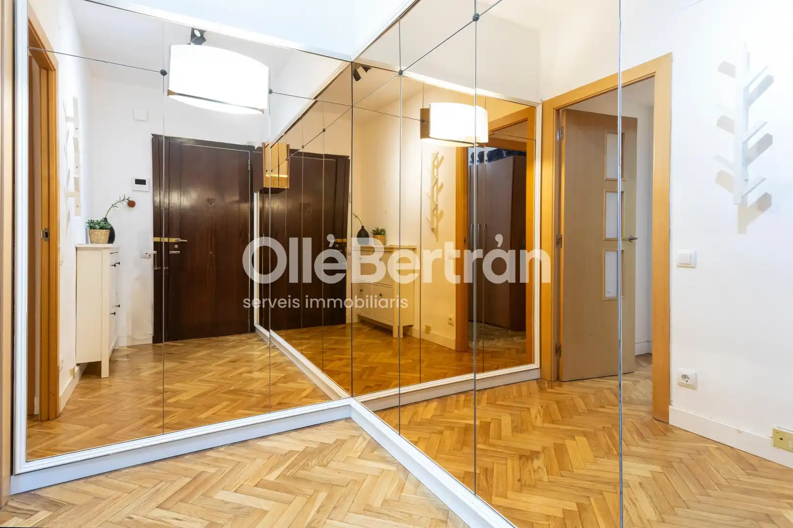 Piso en venta en Barcelona con Calefacción y Balcón