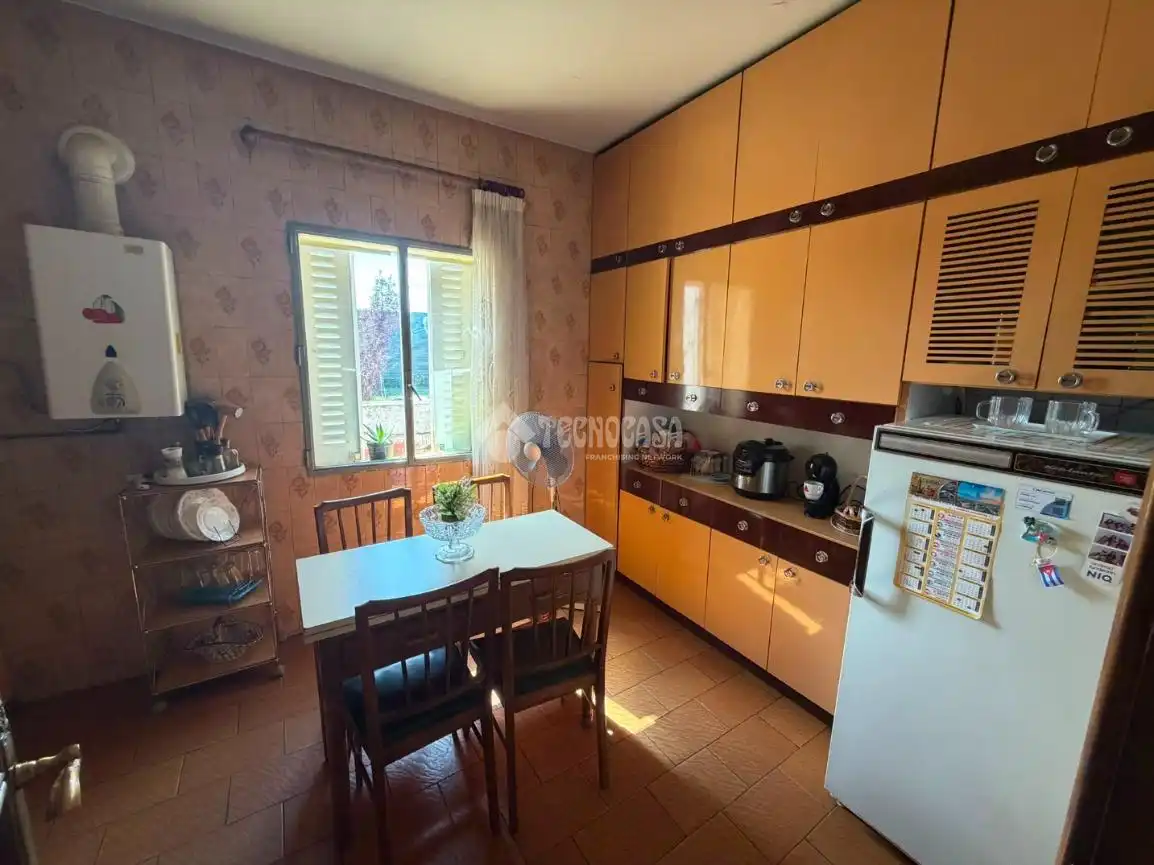Flat for sale in C. Hermanos Álvarez Quintero, La Alhóndiga