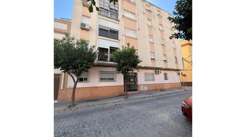 PISO EN IMPECABLES CONDICIONES EN UNA DE LAS MEJORES ZONAS DE CAMAS.
