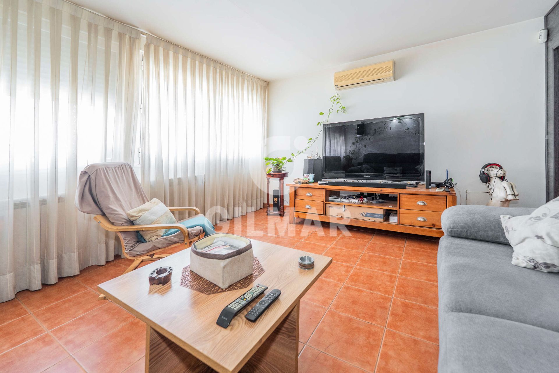 Sala d'estar de Dúplex en venda en  Madrid Capital amb Aire condicionat, Calefacció i Jardí privat