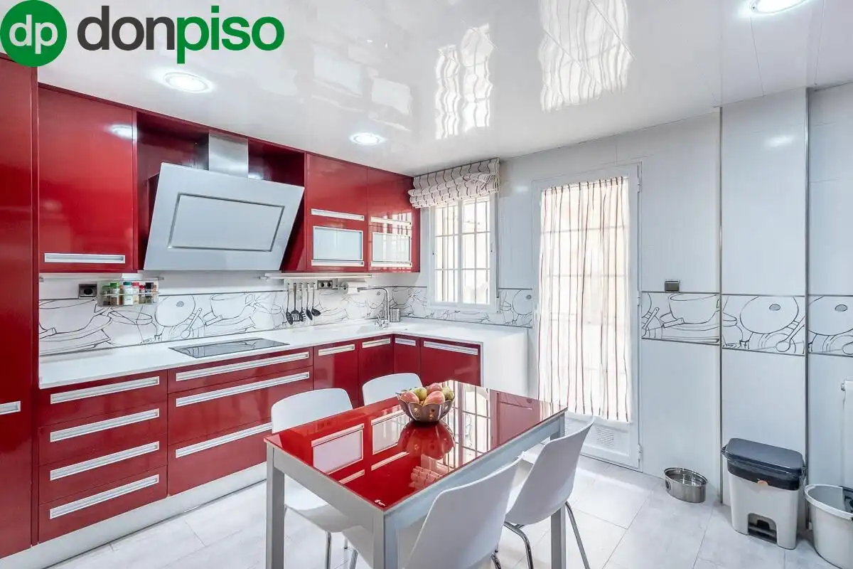 Cocina de Casa adosada en venta en Churriana de la Vega con Aire acondicionado, Jardín privado y Terraza
