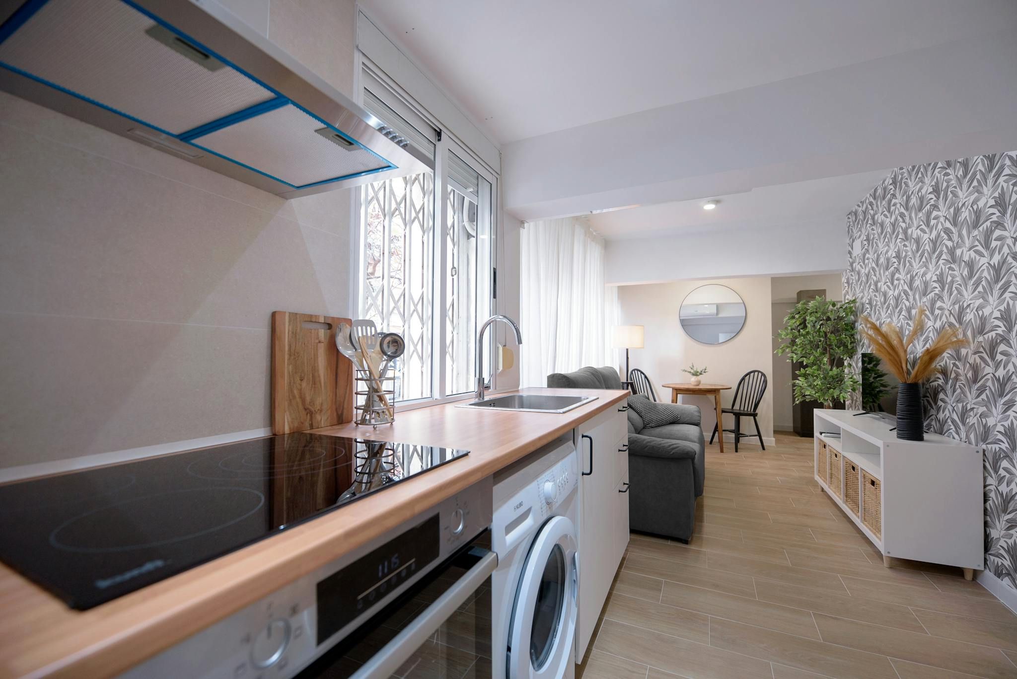 Kitchen of Flat to rent in  Valencia Capital  with Air Conditioner, Heating and Furnished