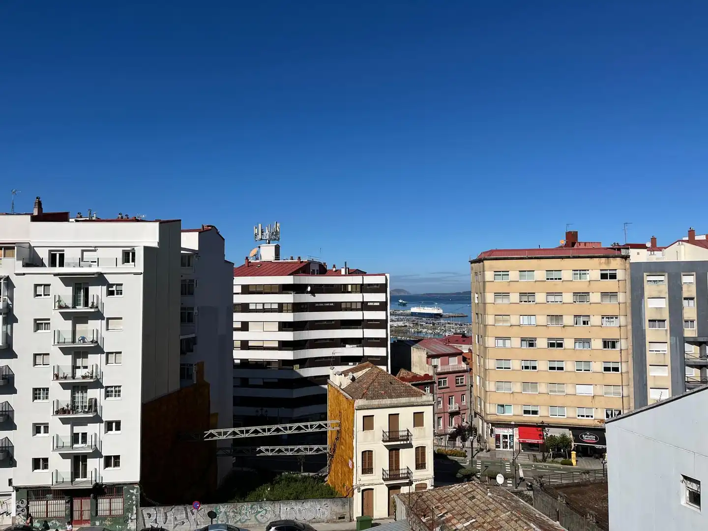 Vista exterior de Casa o xalet en venda en Vigo  amb Calefacció, Jardí privat i Parquet