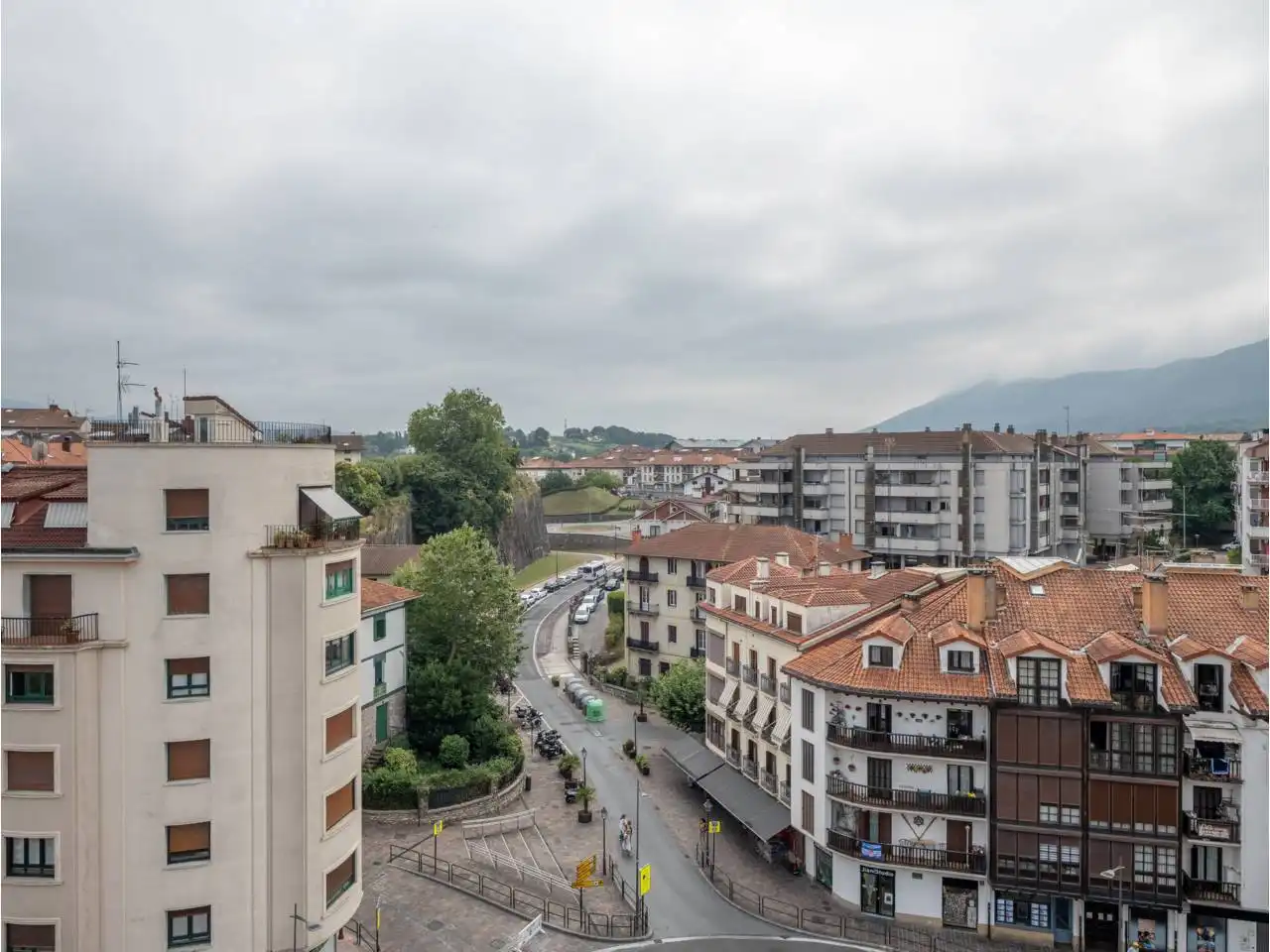 Vista exterior de Pis en venda en Hondarribia amb Terrassa, Traster i Piscina comunitària