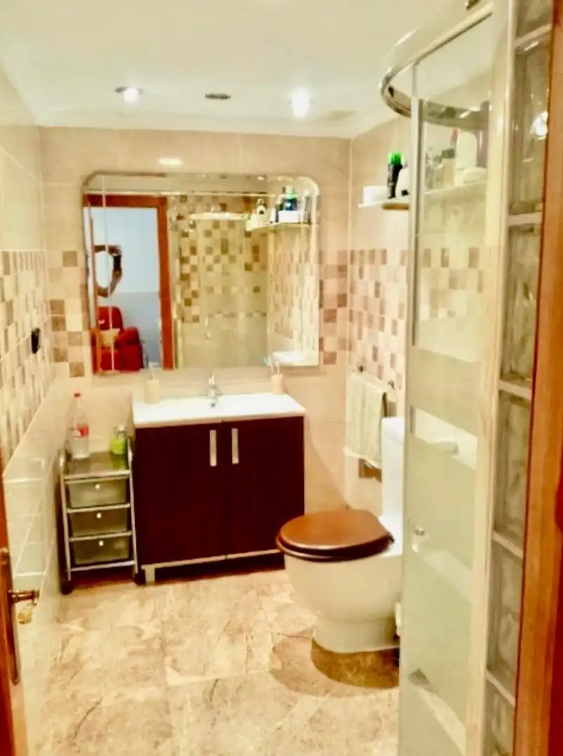 Baño de Planta baja en venta en Benidorm con Aire acondicionado y Jardín privado