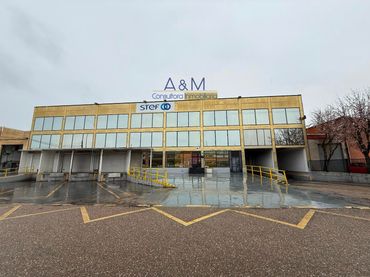 Industrial building for sale in Titanio