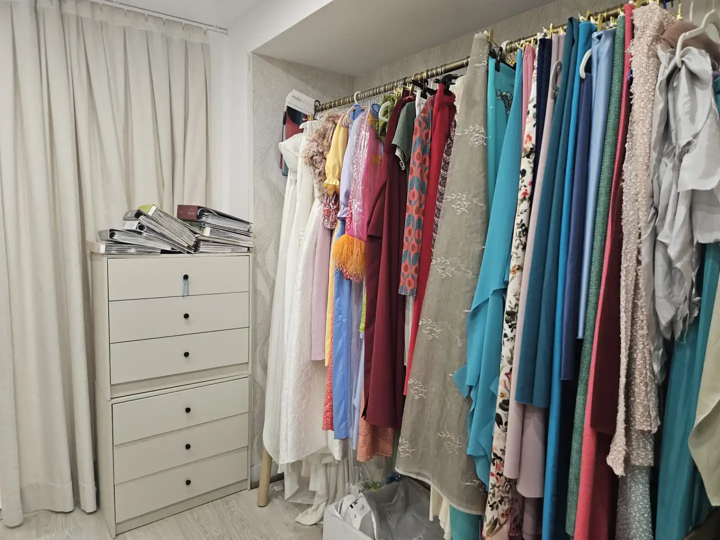 Habitación de Local de alquiler en Pozuelo de Alarcón con Aire acondicionado, Calefacción y Amueblado