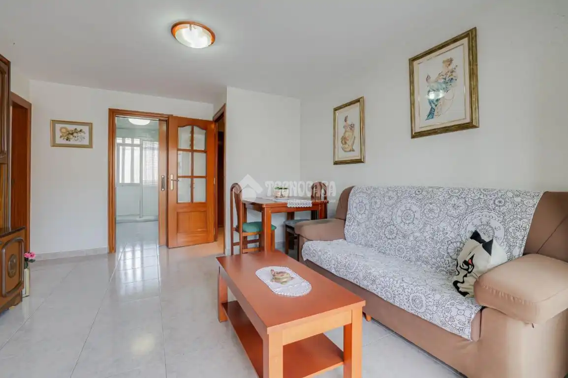 Sala d'estar de Pis en venda en L'Hospitalet de Llobregat amb Balcó
