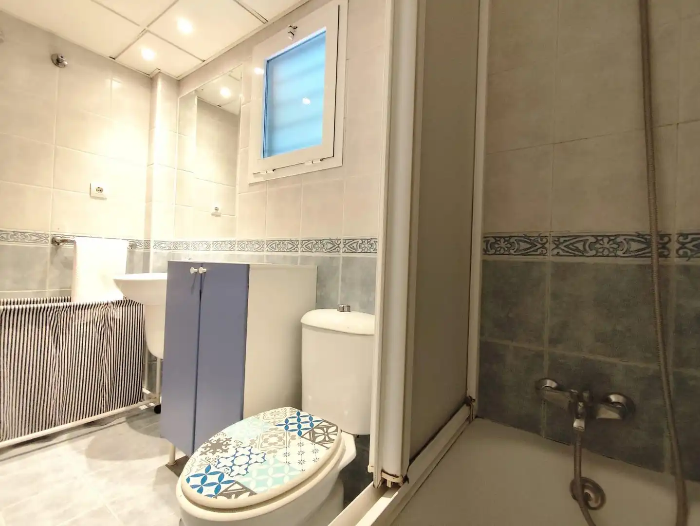 Baño de Piso en venta en Torremolinos con Aire acondicionado, Trastero y Amueblado