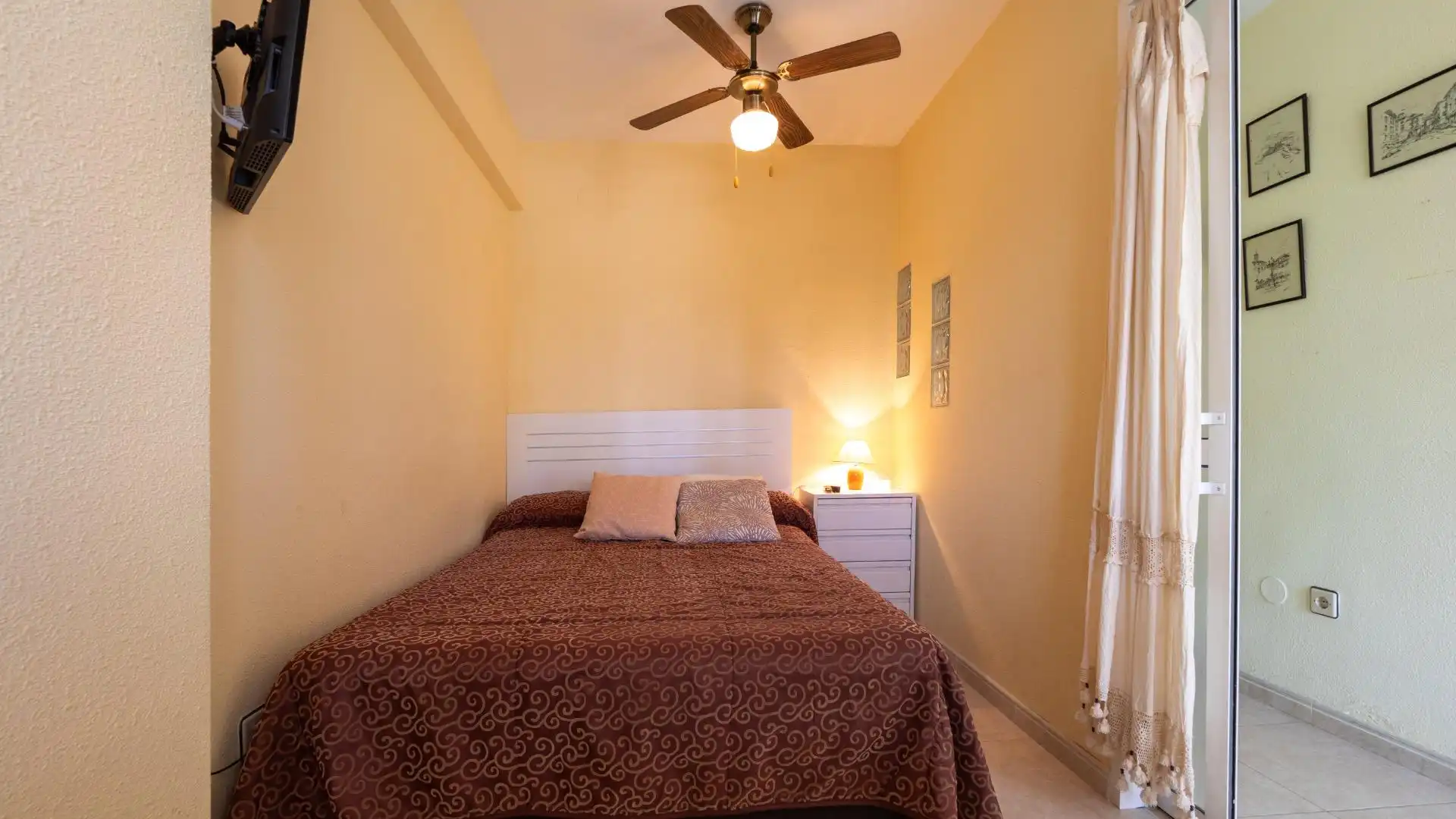 Bedroom of Flat for sale in Benidorm  with Air Conditioner, Private garden and Community pool