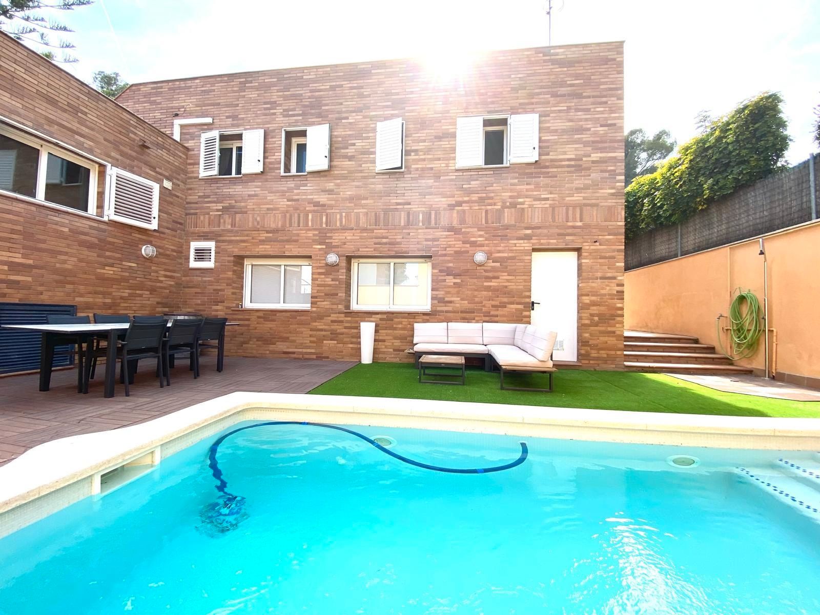 Piscina de Casa o xalet de lloguer en Castelldefels amb Aire condicionat, Calefacció i Jardí privat