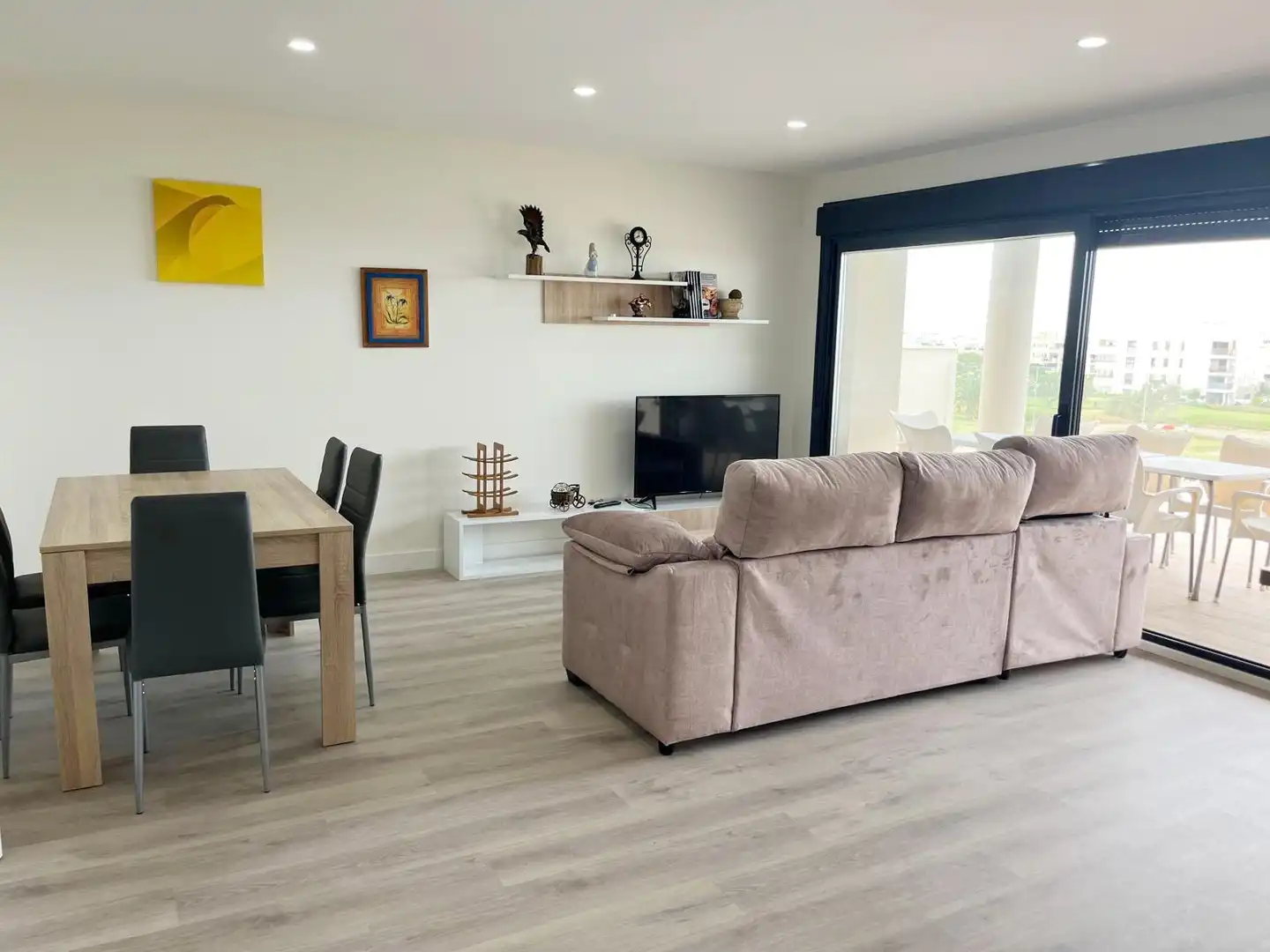 Sala d'estar de Àtic de lloguer en Almería amb Aire condicionat, Calefacció i Jardí privat