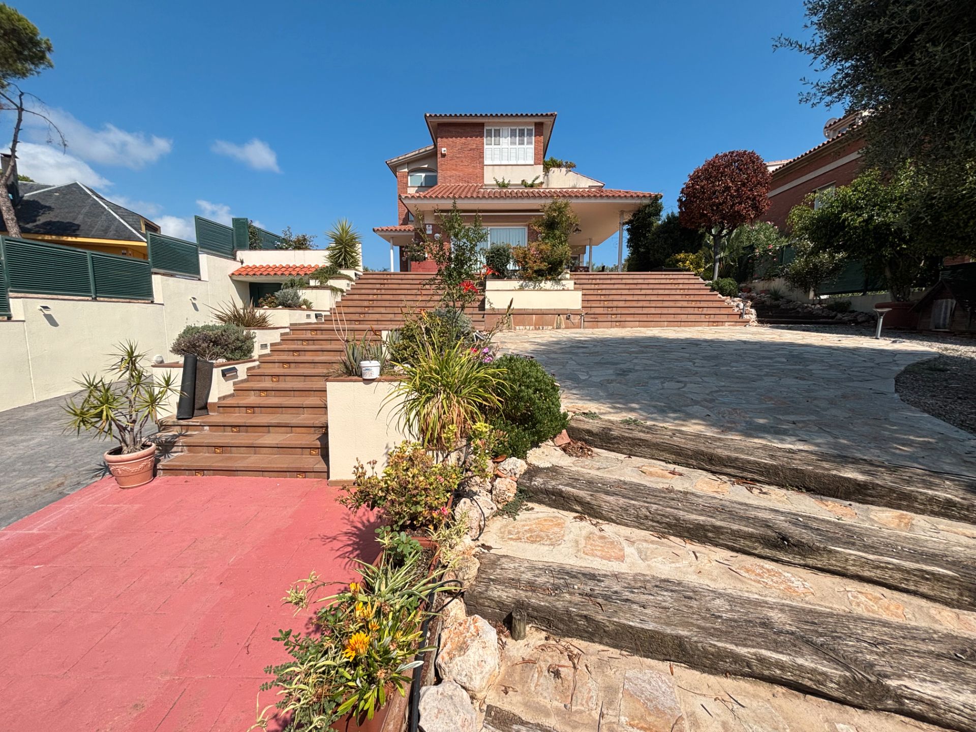 Exterior view of House or chalet for sale in El Masnou  with Air Conditioner, Heating and Private garden