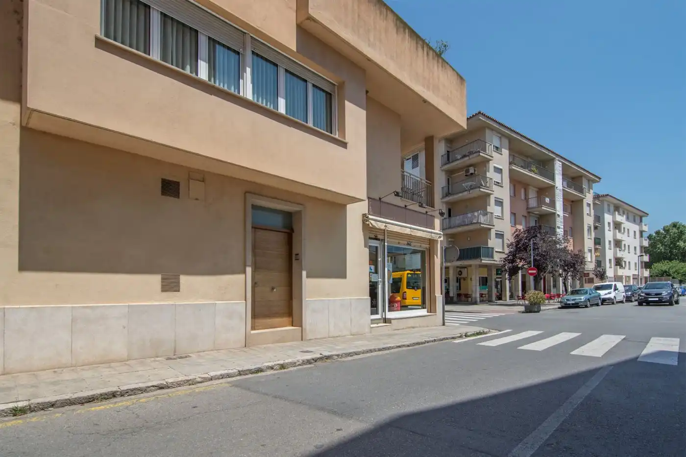 Houses for sale in Calle COMPOSITOR JOAQUIM SERRA, 3, Eixample - Horta Capallera