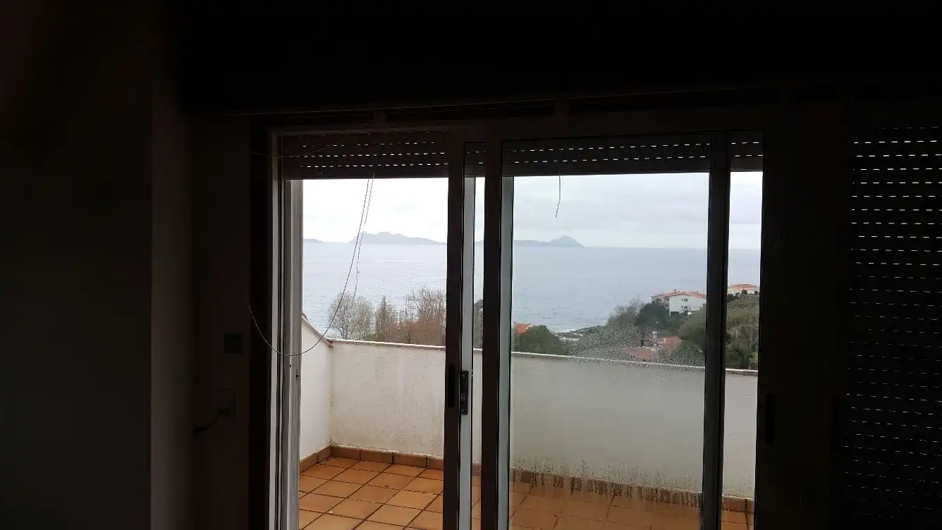Dormitori de Casa o xalet en venda en Vigo  amb Jardí privat, Parquet i Terrassa