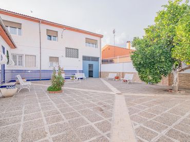 Casa con jardín en venta en Calle de San Guillermo sn