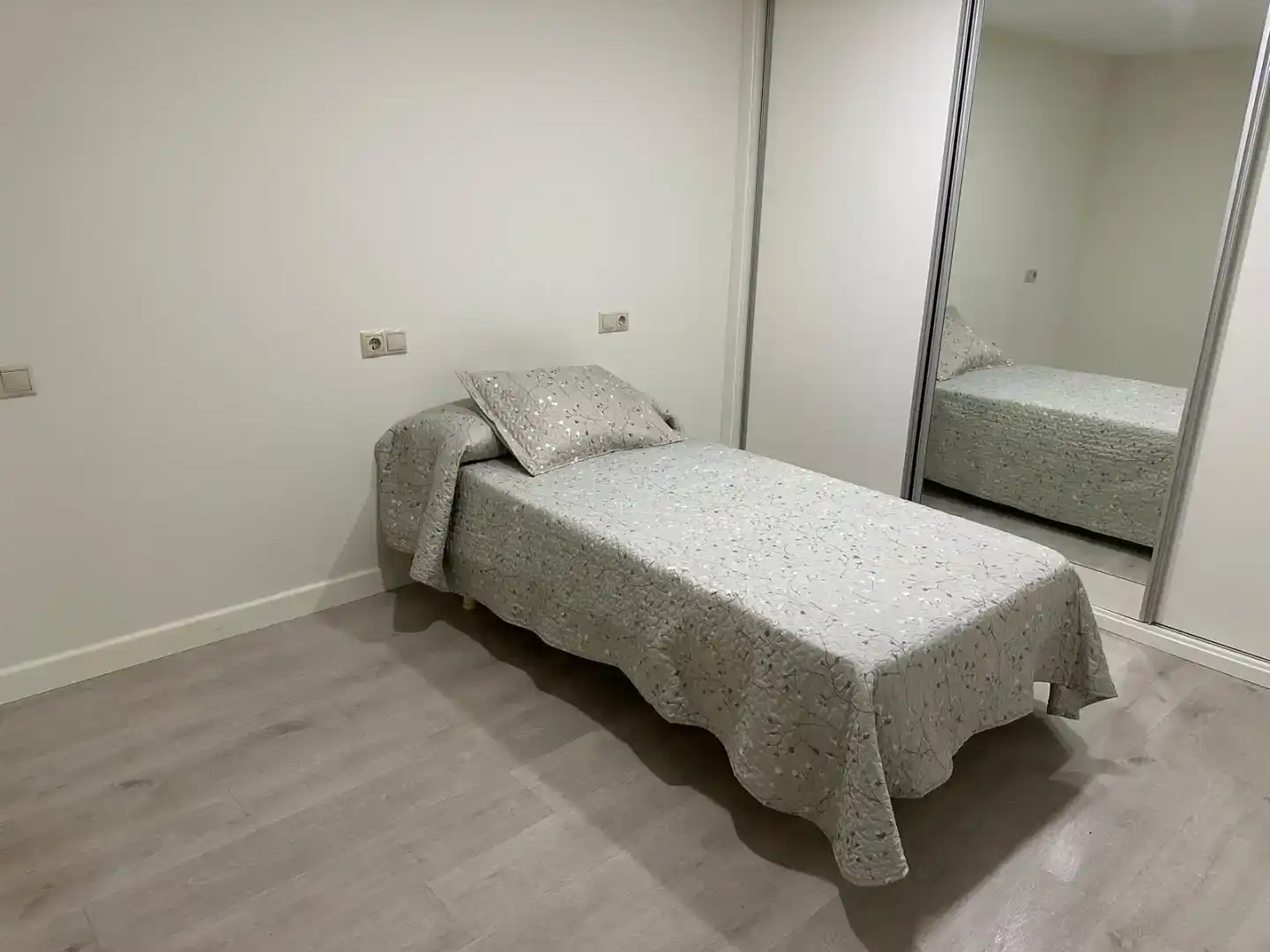 Schlafzimmer von Wohnung zur Miete in Muros mit Möbliert
