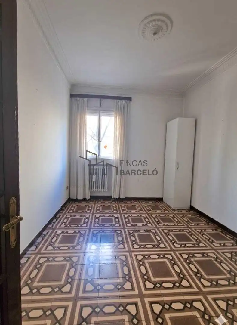 Flat for sale in Paseo Constitución - Las Damas