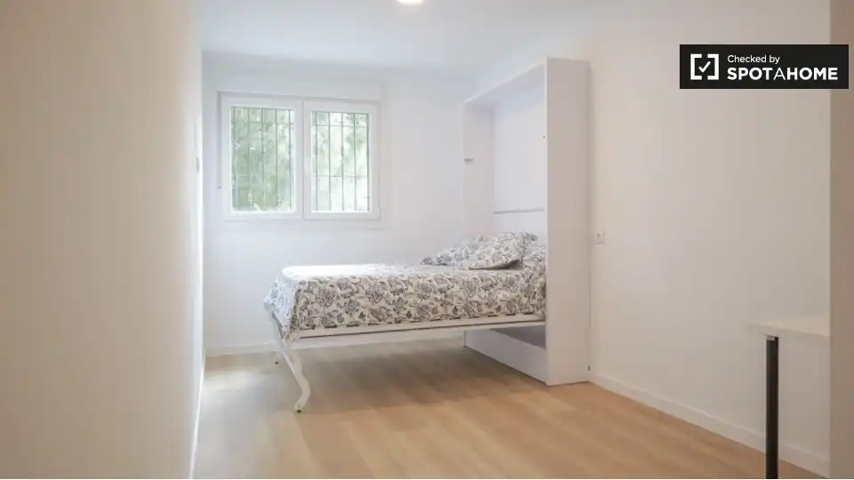 Bedroom of Flat for rent in Madrid  with Air Conditioner, Heating and Furnished