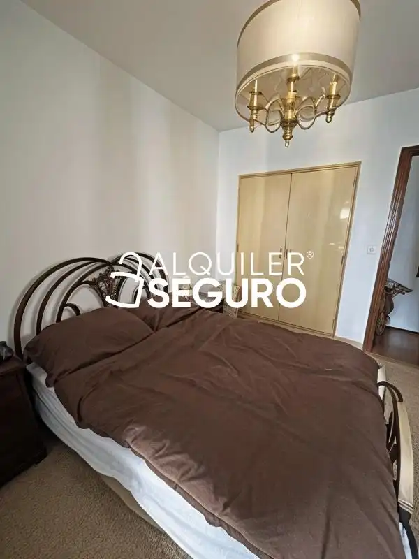 Habitación de Piso de alquiler en Granada con Terraza y Amueblado