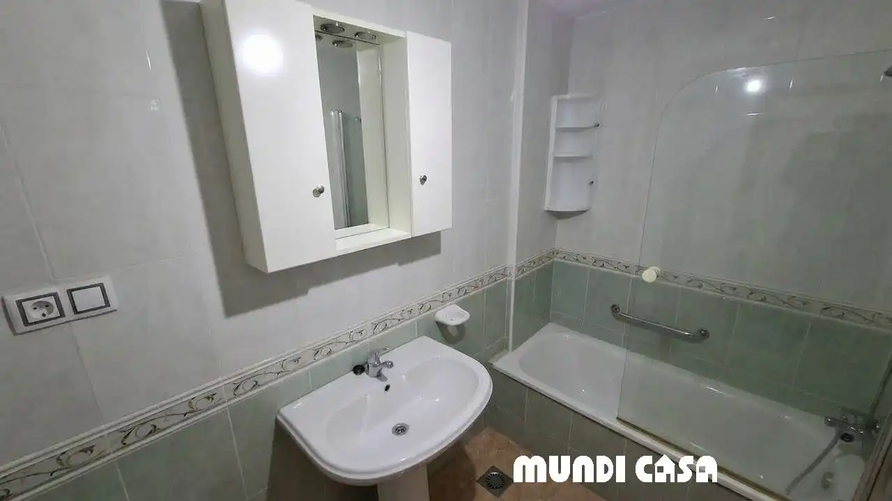 Badezimmer von Wohnungen zum Verkauf in Boiro mit Heizung, Terrasse und Abstellraum