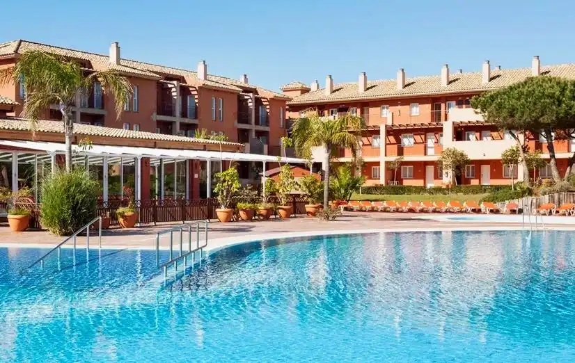 Piscina de Casa adosada en venda en Chiclana de la Frontera amb Aire condicionat, Jardí privat i Terrassa