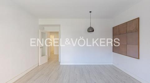 Foto 3 de Piso de alquiler en Reyes Magos, Niño Jesús,  Madrid Capital