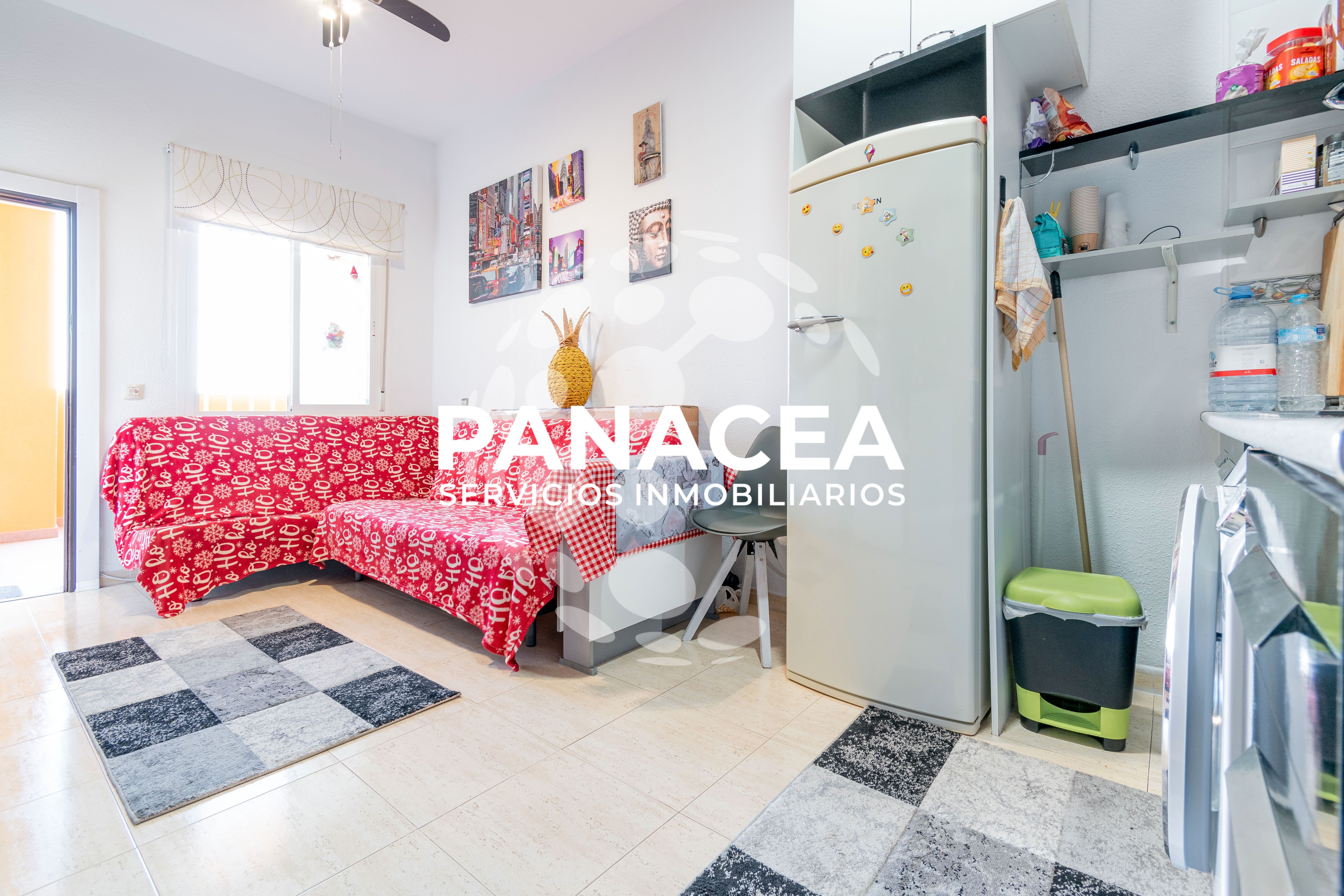 Cuina de Apartament en venda en Roquetas de Mar amb Moblat, Forn i Rentadora