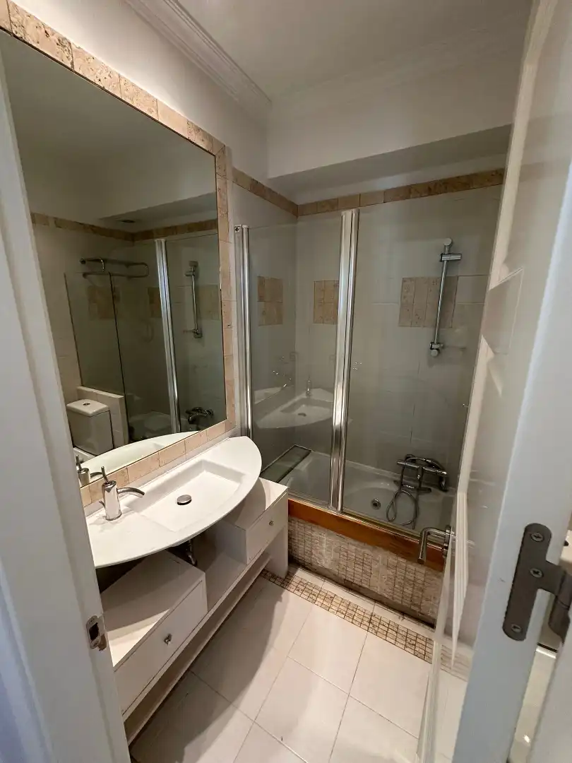 Baño de Piso de alquiler en Madrid con Aire acondicionado, Calefacción y Parquet