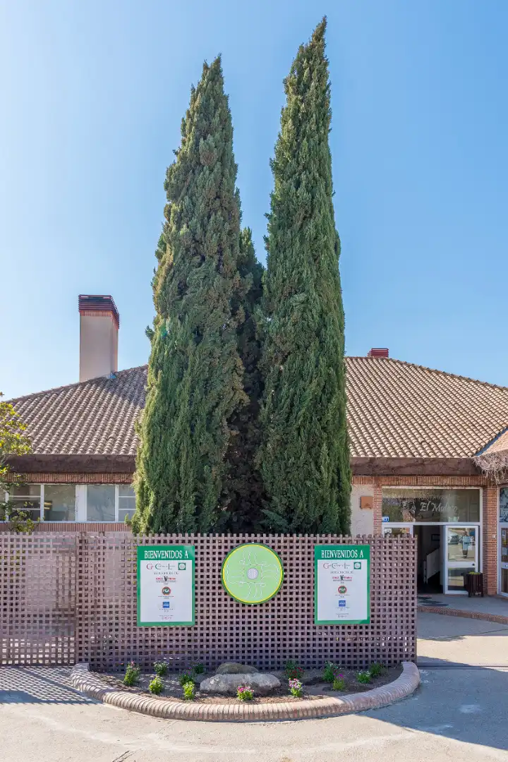 Außenansicht von Residential zum Verkauf in Layos