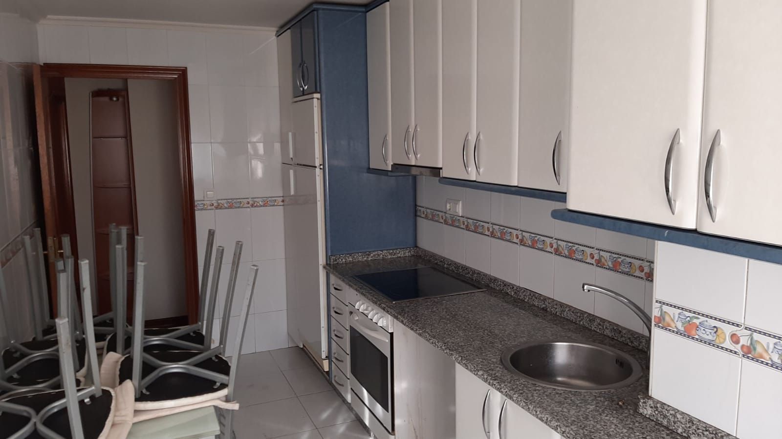 Kitchen of Flat for sale in Ourense Capital   with Storage room and Furnished