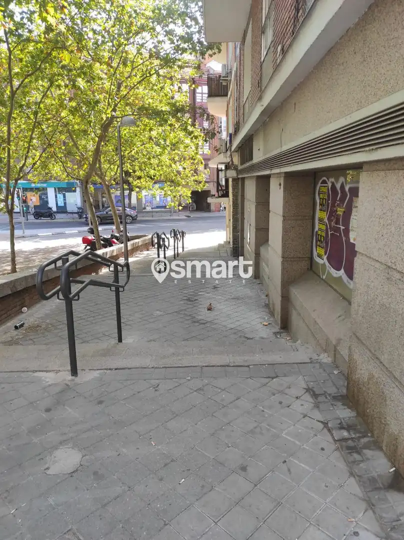 Vista exterior de Local en venda en Madrid